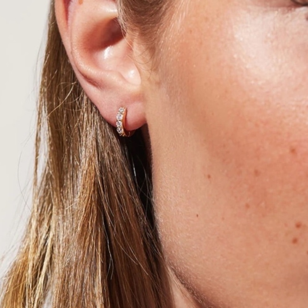 Last 1! 14k Gold Cubic Zirconia Huggie Hoops - Picture 5 of 9